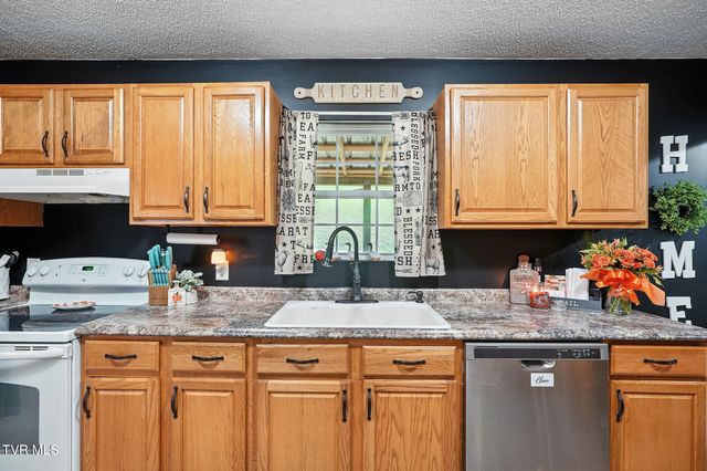 9639 Cumberland Road, Pound, VA 24279