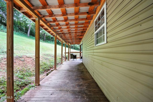 9639 Cumberland Road, Pound, VA 24279