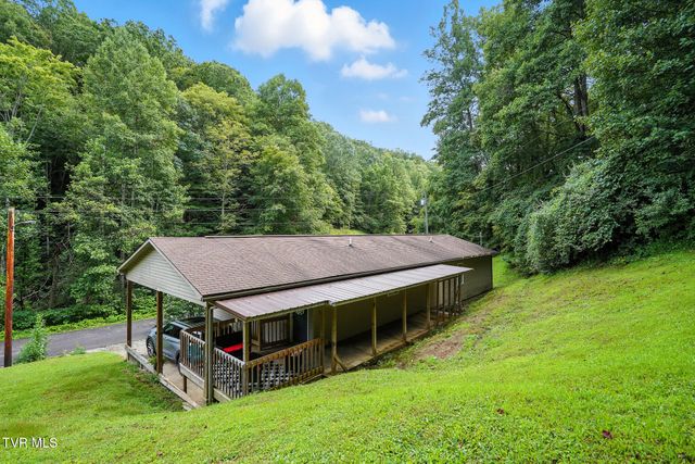 9639 Cumberland Road, Pound, VA 24279
