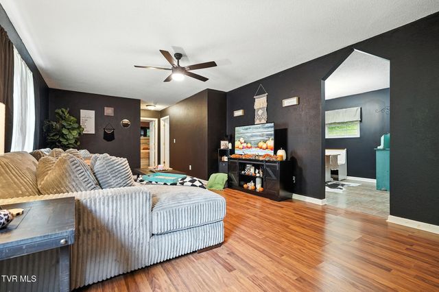 9639 Cumberland Road, Pound, VA 24279