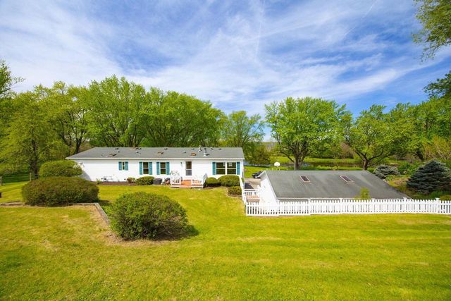 W8919 Ripley Road, Cambridge, WI 53523