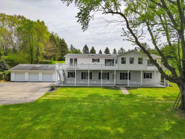 W8919 Ripley Road, Cambridge, WI 53523