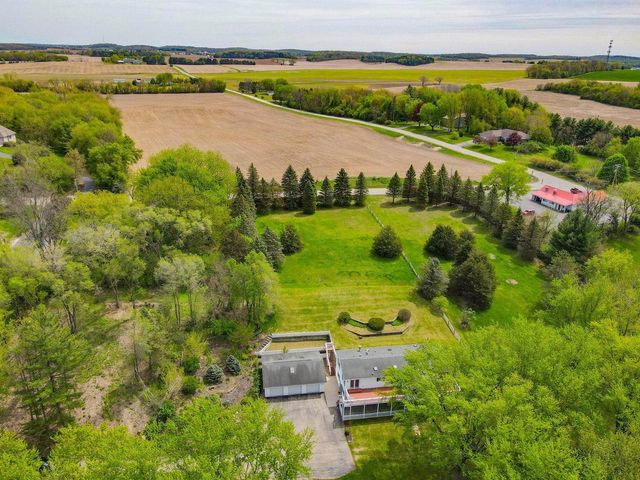 W8919 Ripley Road, Cambridge, WI 53523