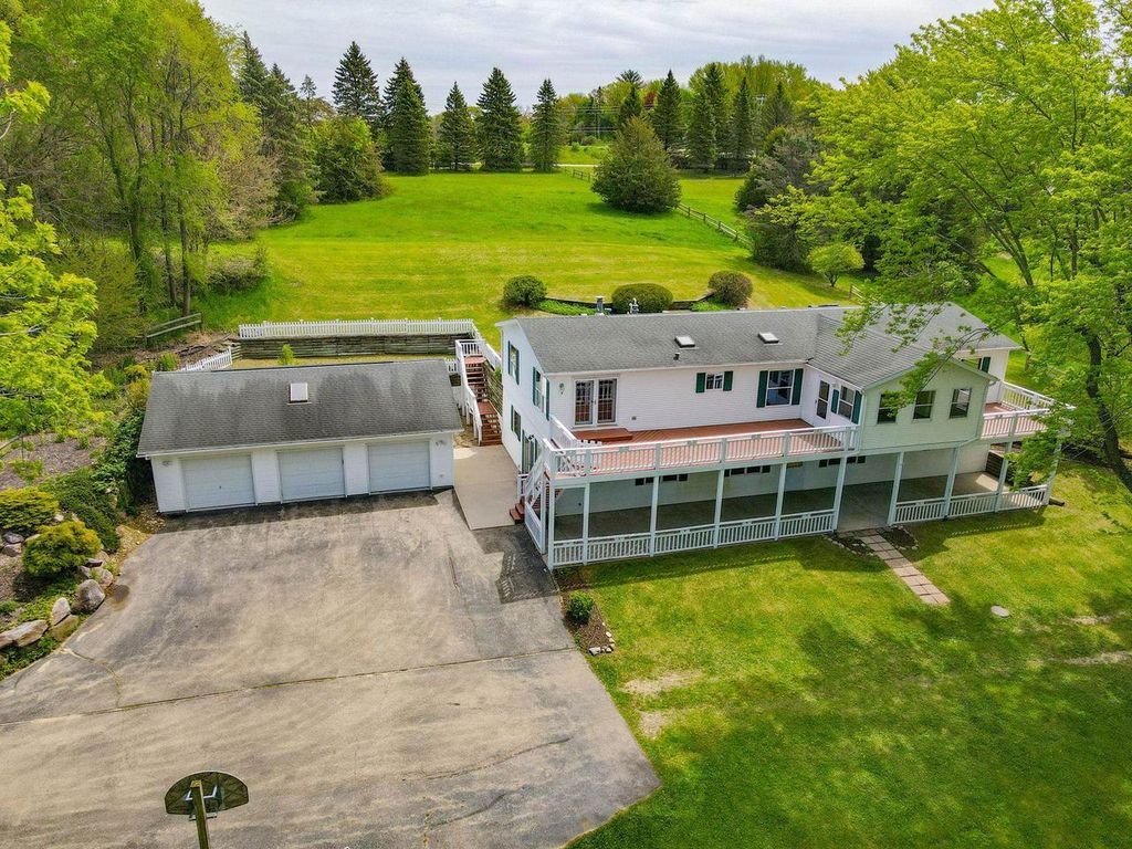 W8919 Ripley Road, Cambridge, WI 53523