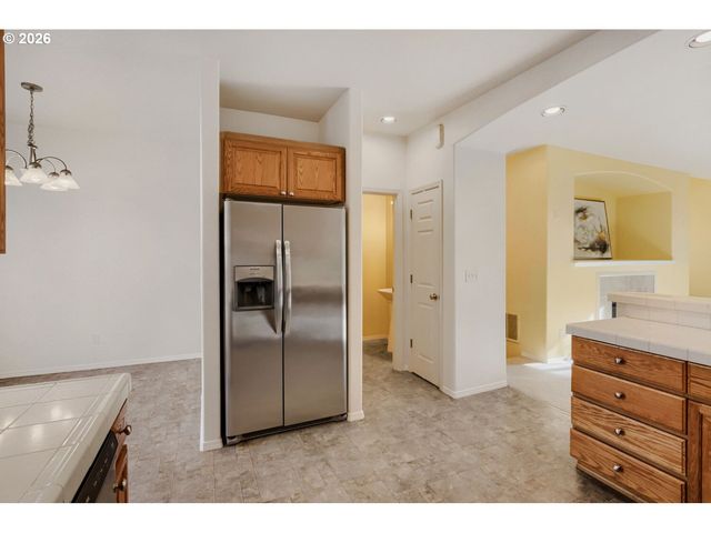 857 Ne CADEN Ave, Hillsboro, OR 97124