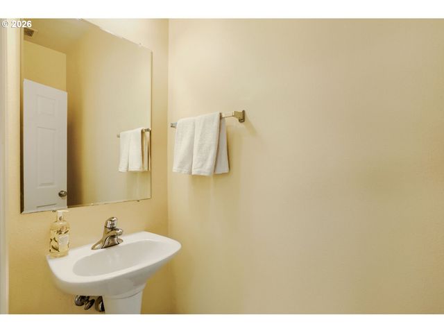 857 Ne CADEN Ave, Hillsboro, OR 97124