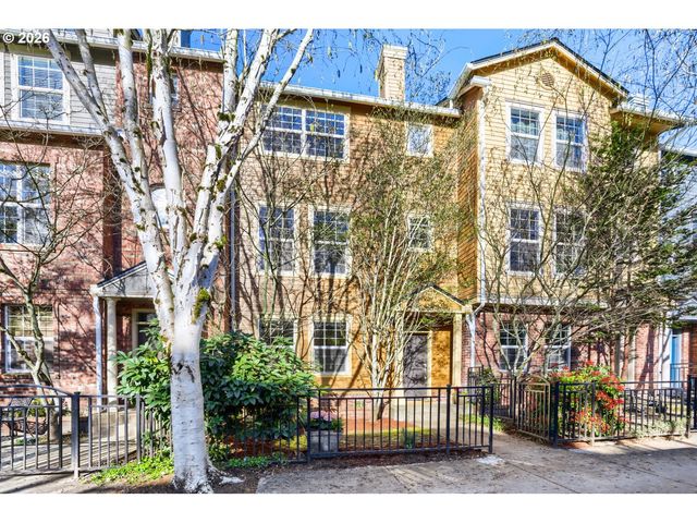 857 Ne CADEN Ave, Hillsboro, OR 97124