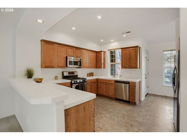 857 Ne CADEN Ave, Hillsboro, OR 97124