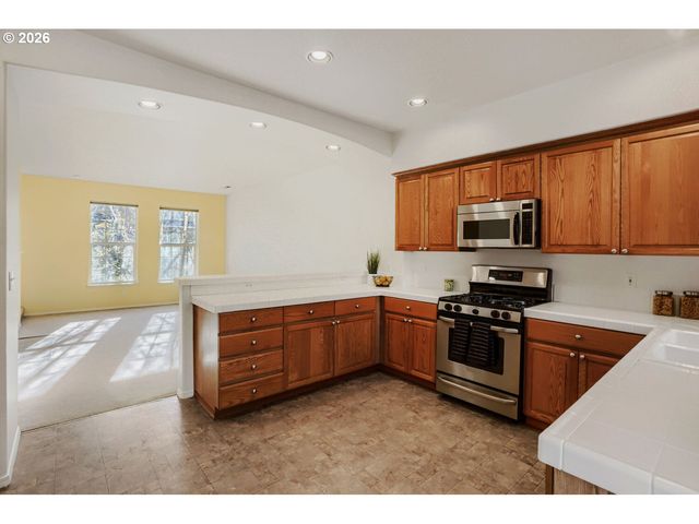 857 Ne CADEN Ave, Hillsboro, OR 97124