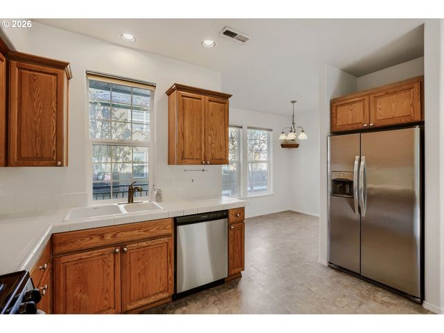 857 Ne CADEN Ave, Hillsboro, OR 97124