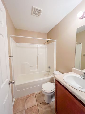 772 Cherrybark Ln Apt B, Clarksville, TN 37040