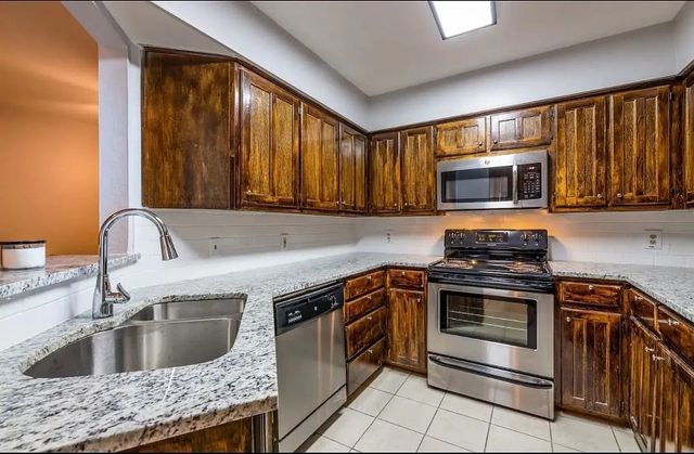 2425 Summer Place Drive, Arlington, TX 76014