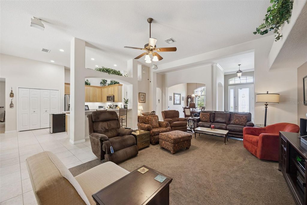 Image 11 of property listing at 2500 EMERALD TREE LANE, Apopka, FL 32712