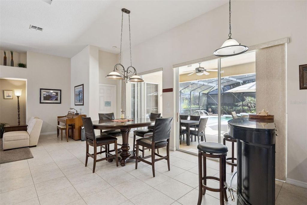 Image 14 of property listing at 2500 EMERALD TREE LANE, Apopka, FL 32712