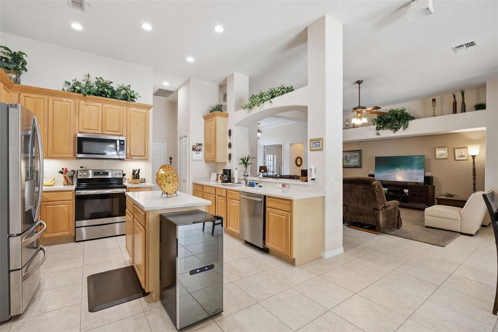 Image 16 of property listing at 2500 EMERALD TREE LANE, Apopka, FL 32712