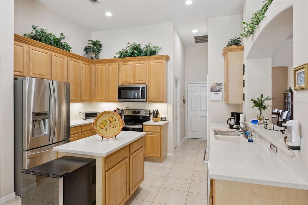 Image 20 of property listing at 2500 EMERALD TREE LANE, Apopka, FL 32712