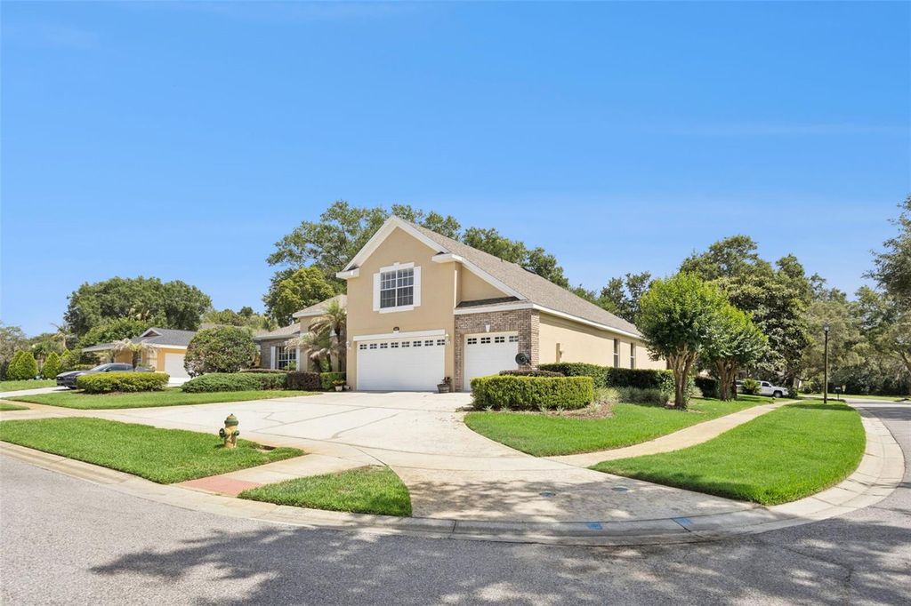 Image 3 of property listing at 2500 EMERALD TREE LANE, Apopka, FL 32712