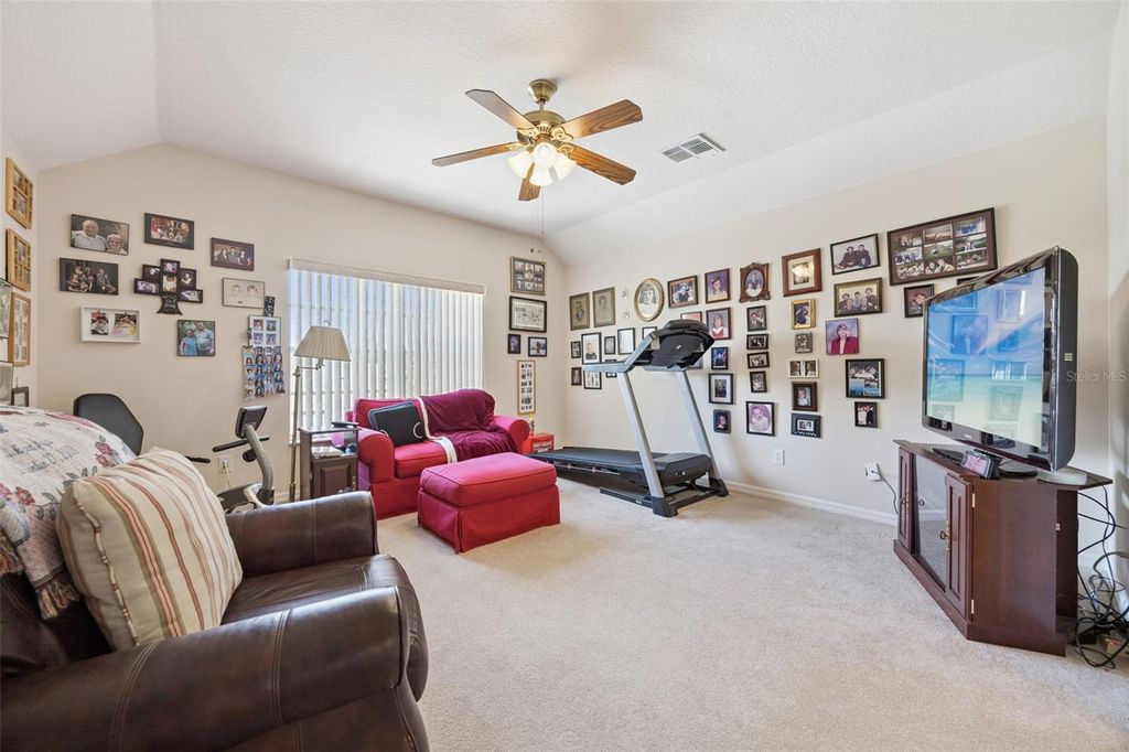 Image 23 of property listing at 2500 EMERALD TREE LANE, Apopka, FL 32712
