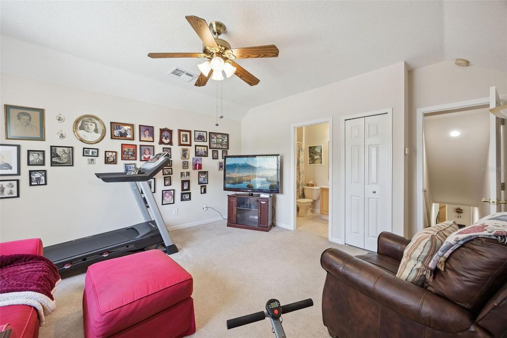 Image 24 of property listing at 2500 EMERALD TREE LANE, Apopka, FL 32712