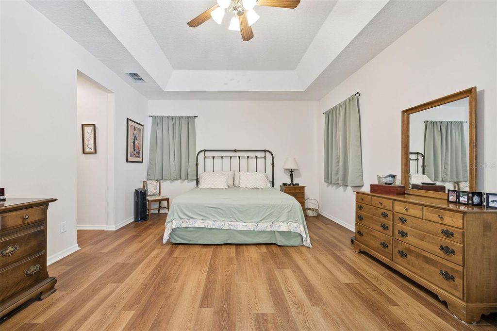 Image 25 of property listing at 2500 EMERALD TREE LANE, Apopka, FL 32712