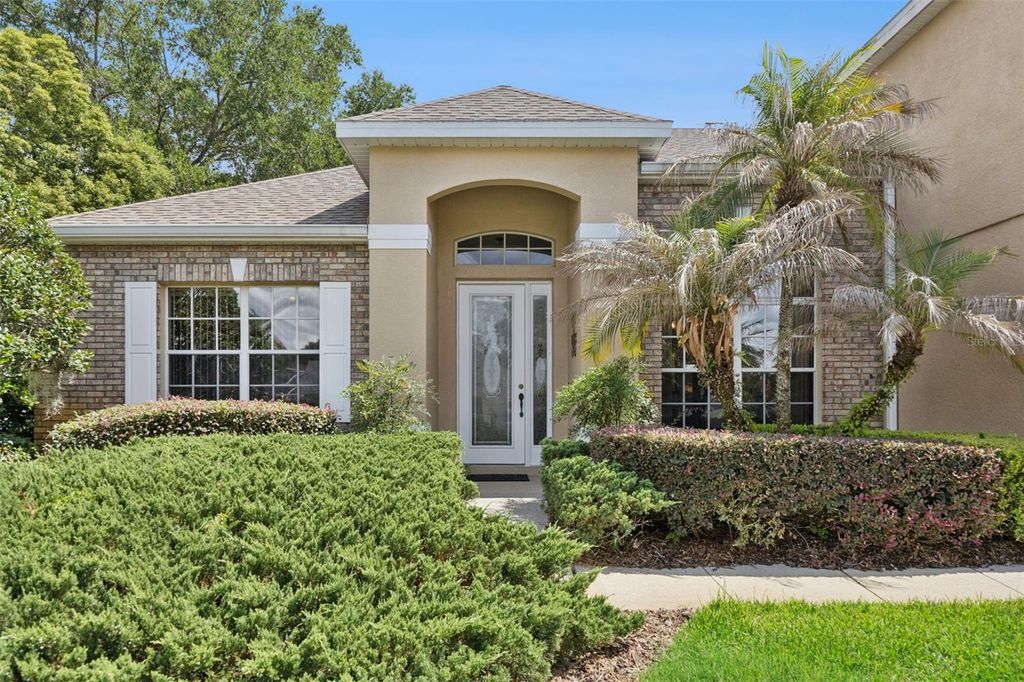 Image 4 of property listing at 2500 EMERALD TREE LANE, Apopka, FL 32712