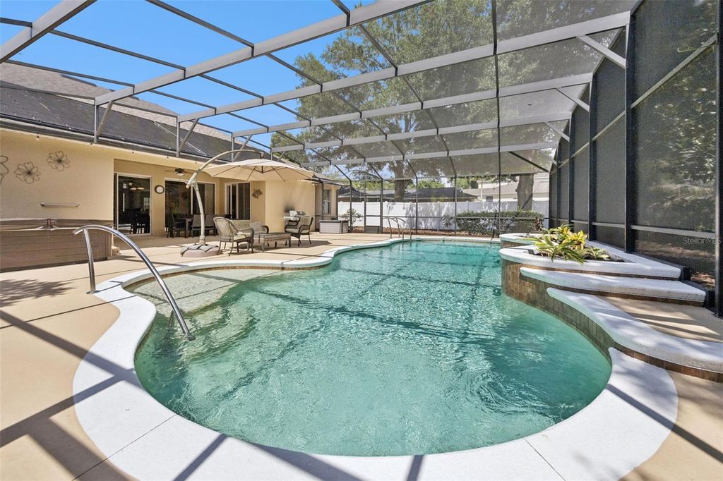 Image 40 of property listing at 2500 EMERALD TREE LANE, Apopka, FL 32712