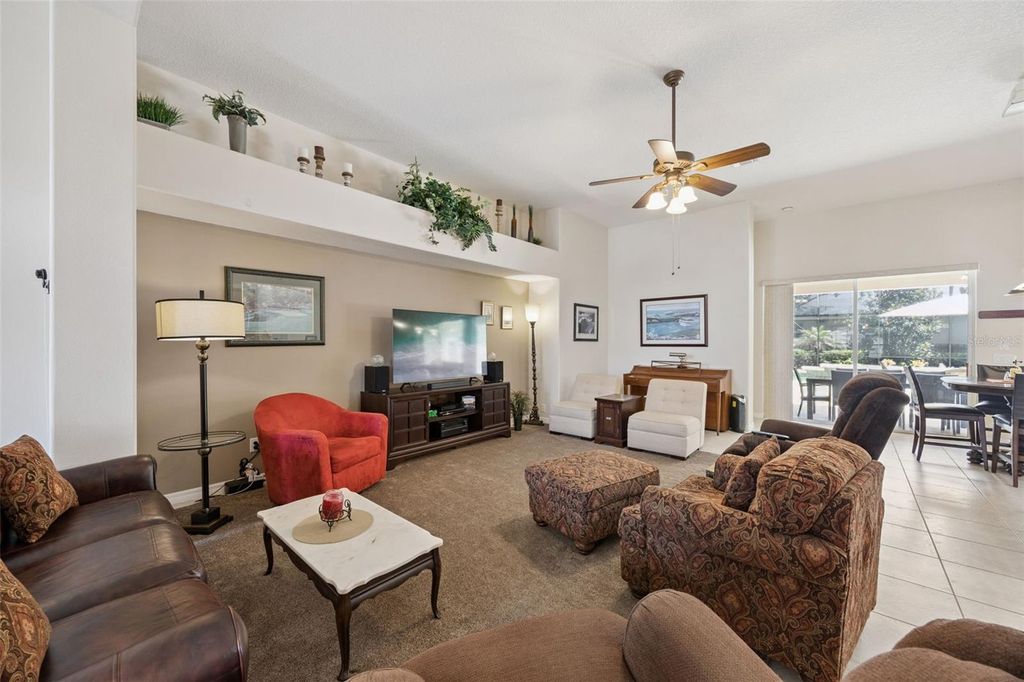 Image 8 of property listing at 2500 EMERALD TREE LANE, Apopka, FL 32712