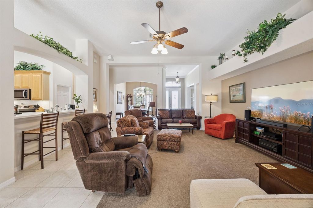 Image 10 of property listing at 2500 EMERALD TREE LANE, Apopka, FL 32712