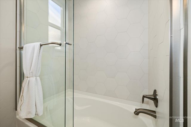 6638 S Capstone Ave, Meridian, ID 83642