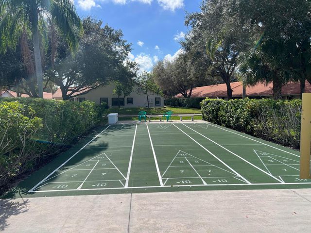 9632 SILLS Drive E 204, Boynton Beach, FL 33437