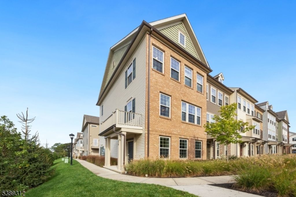 36 Cortland Ct, Livingston Twp., NJ 07039