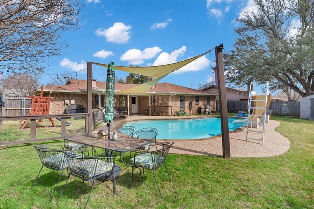 4025 Aragon Drive, Fort Worth, TX 76133