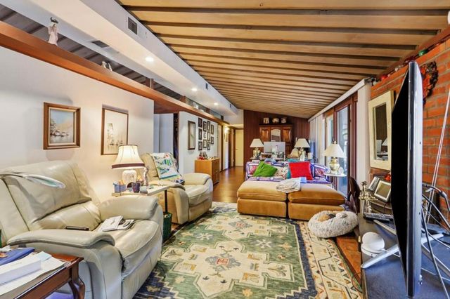 18600 Montpere Way, Saratoga, CA 95070