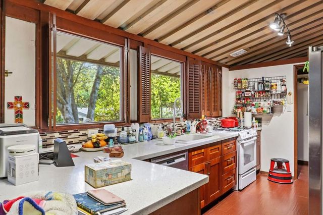 18600 Montpere Way, Saratoga, CA 95070