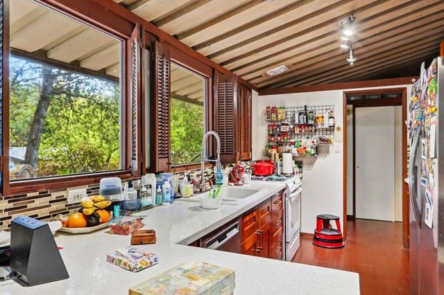 18600 Montpere Way, Saratoga, CA 95070