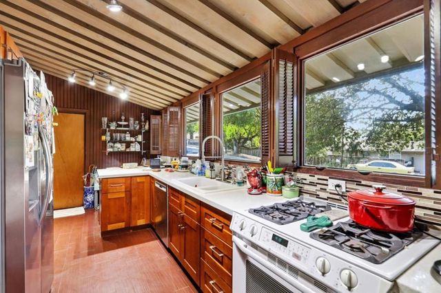 18600 Montpere Way, Saratoga, CA 95070