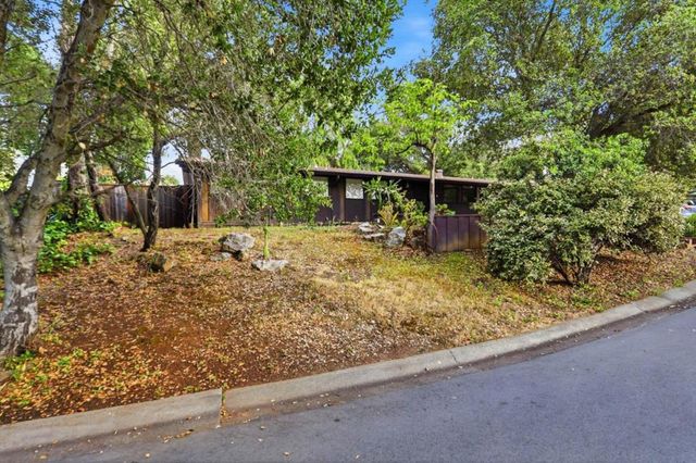 18600 Montpere Way, Saratoga, CA 95070