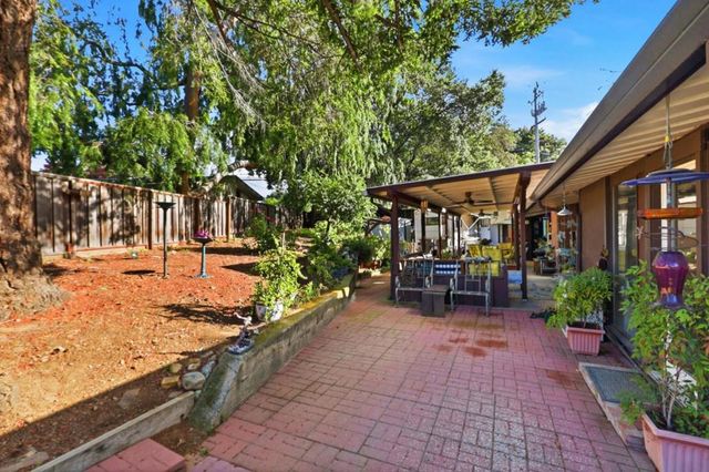 18600 Montpere Way, Saratoga, CA 95070