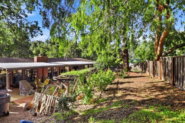 18600 Montpere Way, Saratoga, CA 95070