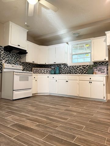 805 W Green Street, Palestine, TX 75801