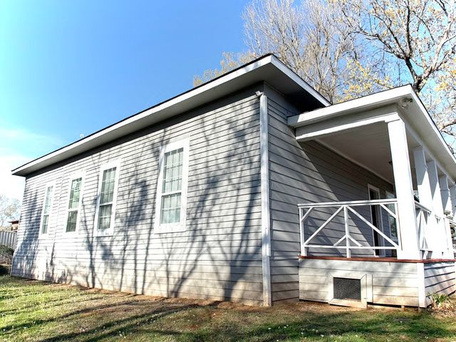 805 W Green Street, Palestine, TX 75801