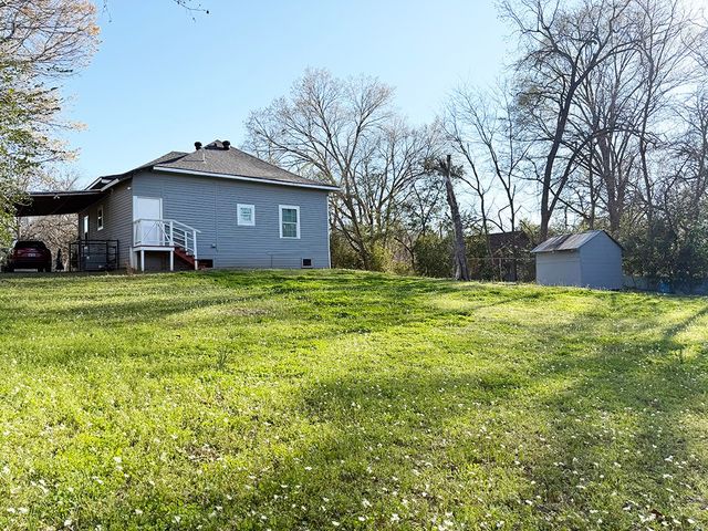 805 W Green Street, Palestine, TX 75801