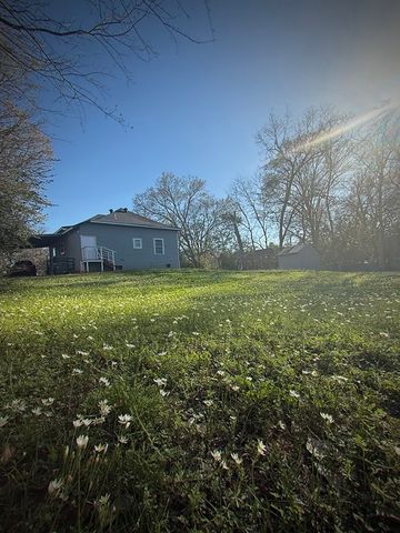 805 W Green Street, Palestine, TX 75801