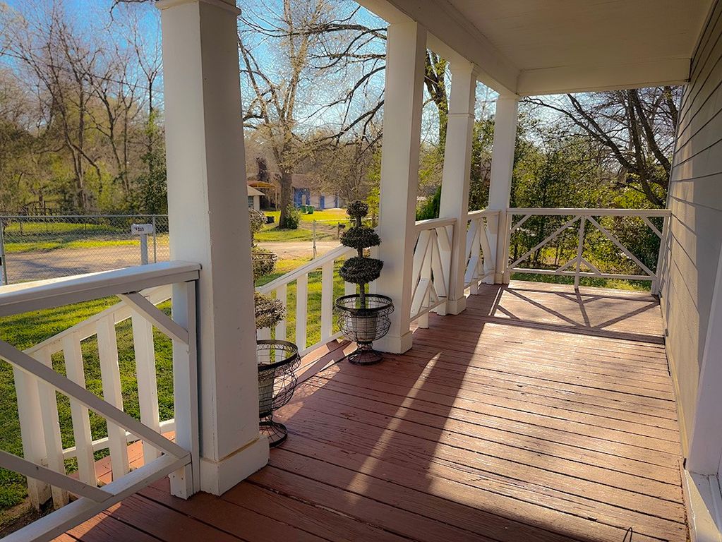 805 W Green Street, Palestine, TX 75801