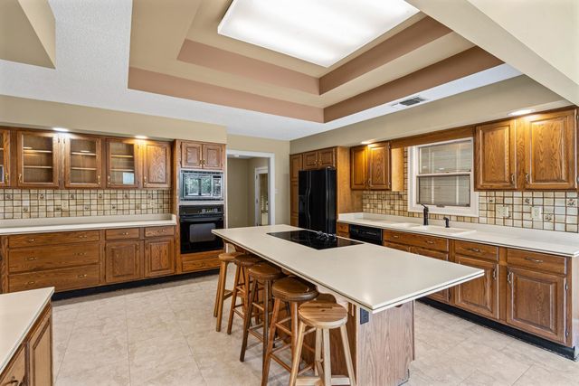9221 HILLMAN WAY DR, Bartlett, TN 38133