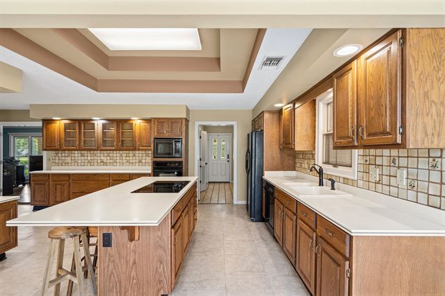 9221 HILLMAN WAY DR, Bartlett, TN 38133