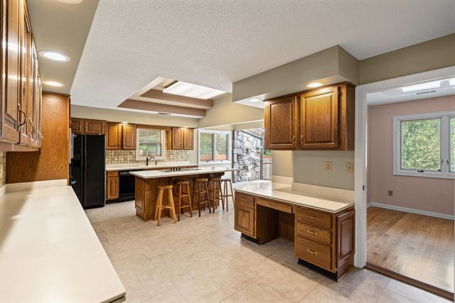 9221 HILLMAN WAY DR, Bartlett, TN 38133