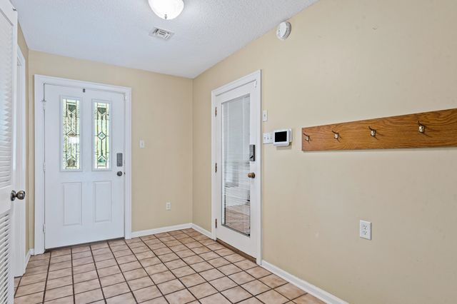 9221 HILLMAN WAY DR, Bartlett, TN 38133