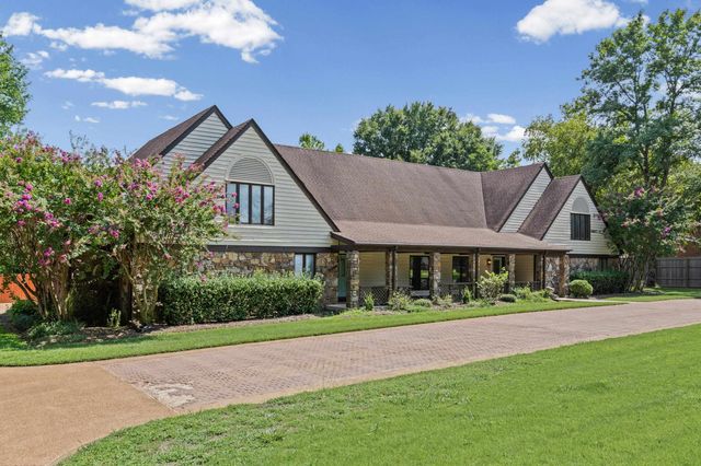 9221 HILLMAN WAY DR, Bartlett, TN 38133