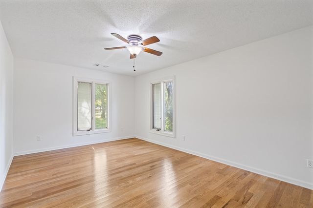 9221 HILLMAN WAY DR, Bartlett, TN 38133